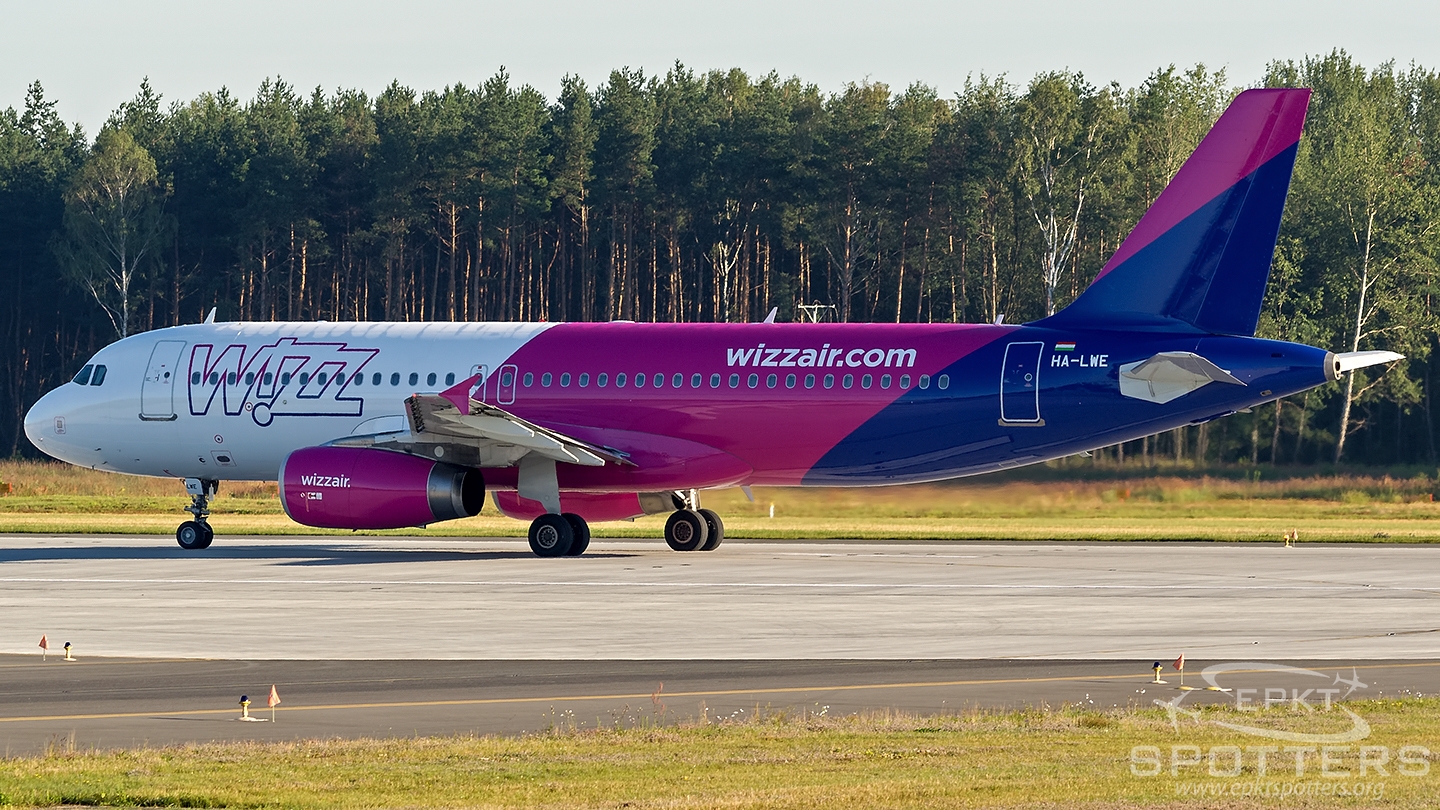 HA-LWE - Airbus A320 -232 (Wizz Air) / Pyrzowice - Katowice Poland [EPKT/KTW]