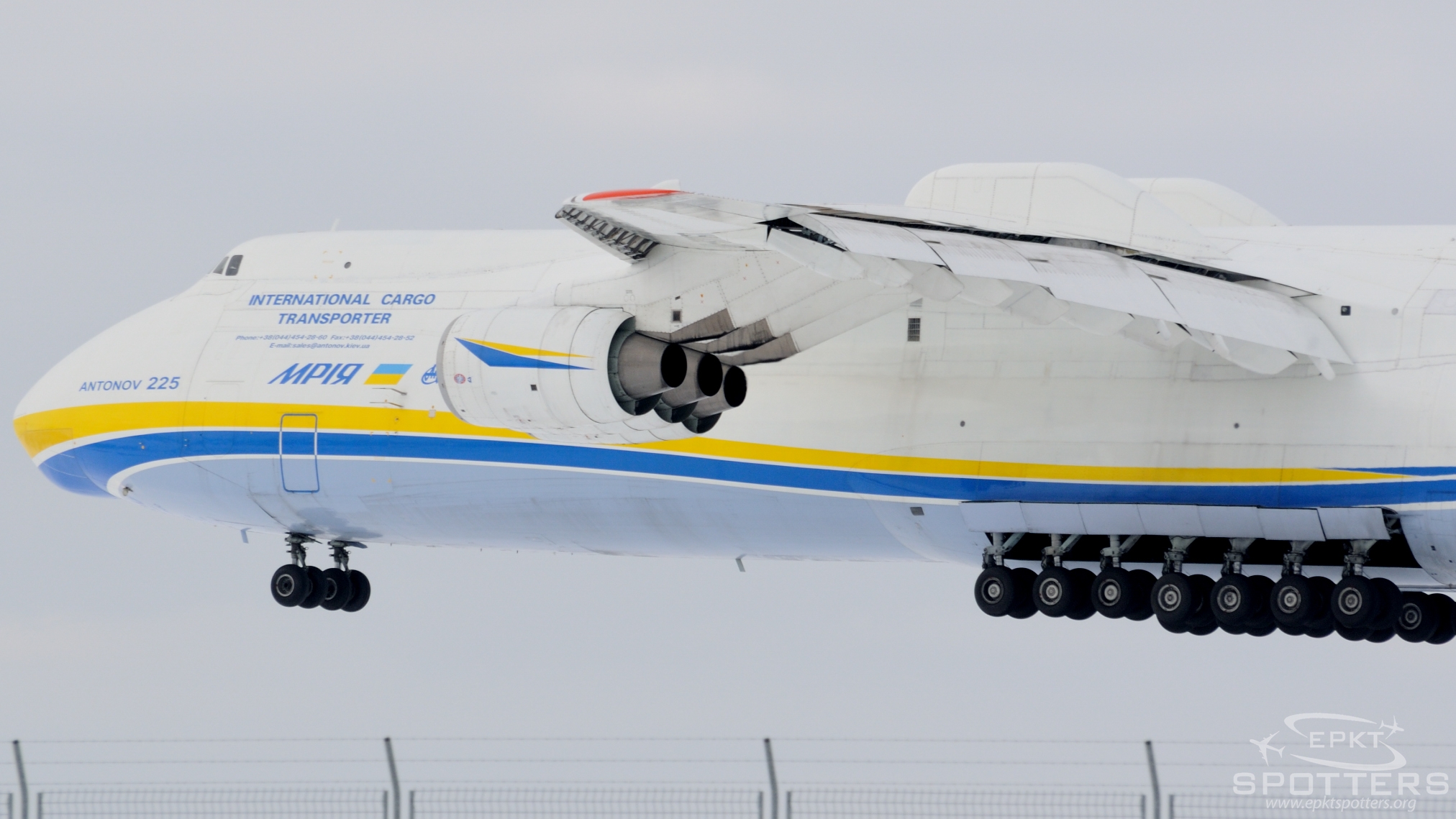UR-82060 - Antonov An-225 Mriya  (Antonov Design Bureau) / Leos Janacek Airport - Ostrava Czech Republic [LKMT/OSR]