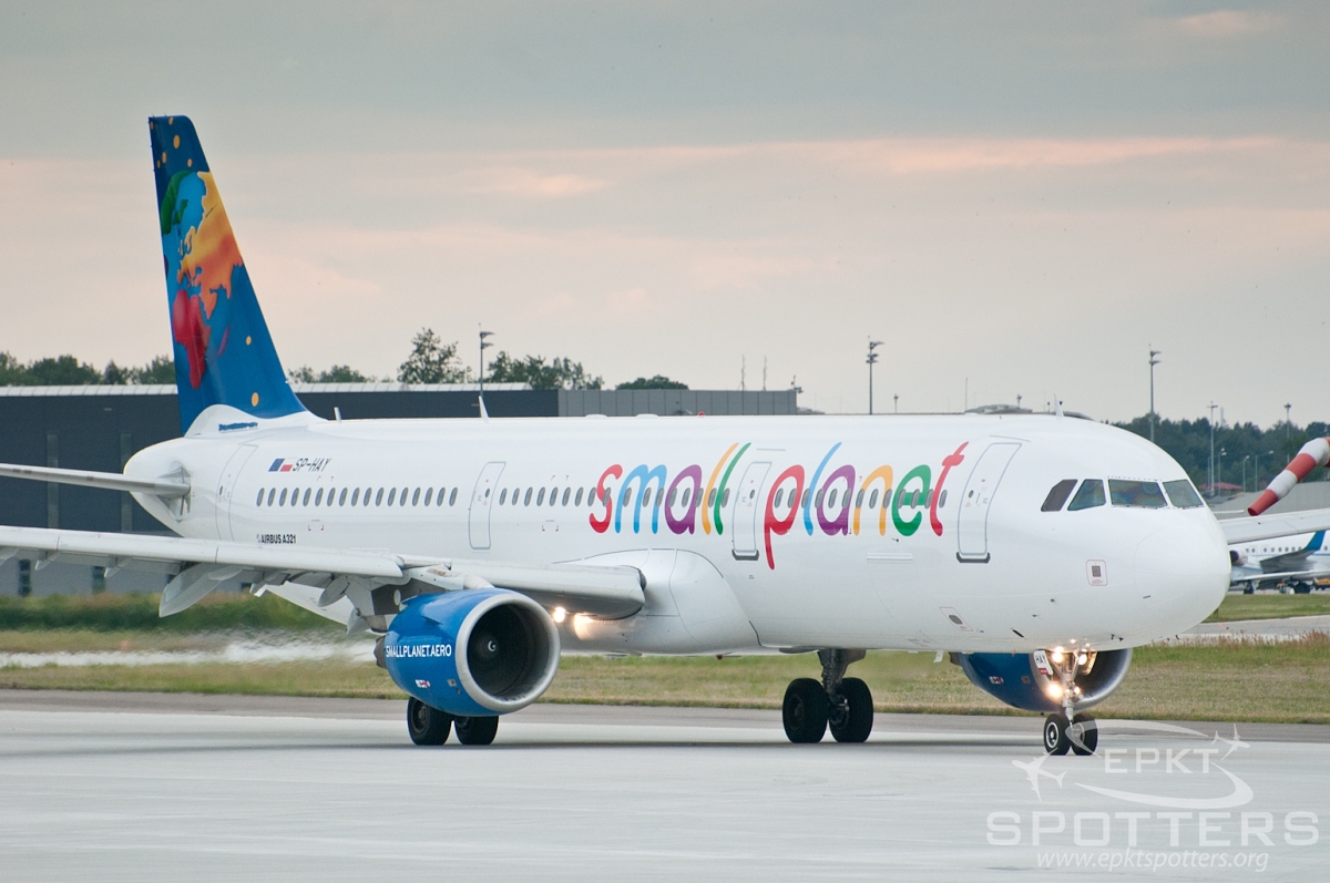 SP-HAY - Airbus 321 -211 (Small Planet Airlines) / Pyrzowice - Katowice Poland [EPKT/KTW]