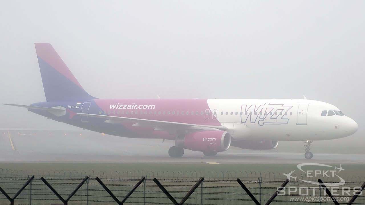 HA-LWB - Airbus A320 -232 (Wizz Air) / Balice - Krakow Poland [EPKK/KRK]