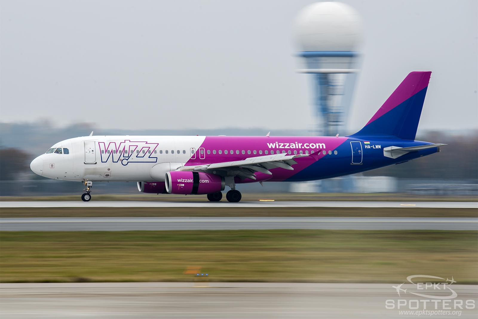 HA-LWM - Airbus A320 -232 (Wizz Air) / Pyrzowice - Katowice Poland [EPKT/KTW]